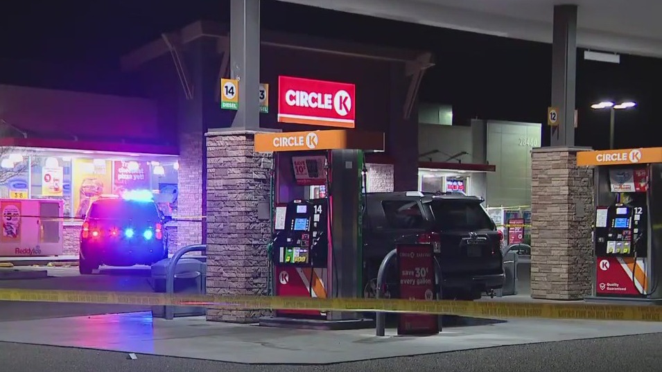 Shooting investigation underway in Peoria at a Circle K, police say