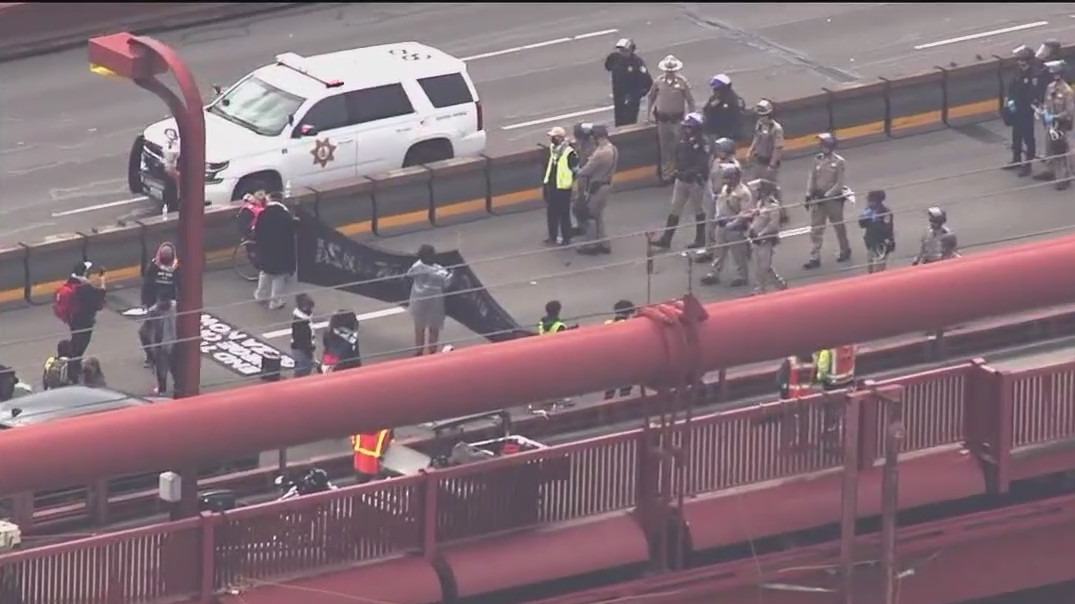 'Free Palestine' protesters block part of I-880 in Oakland, Golden Gate Bridge