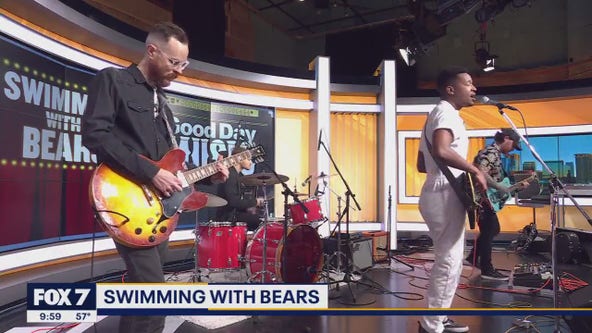 Swimming with Bears performs "Patient Disguise"