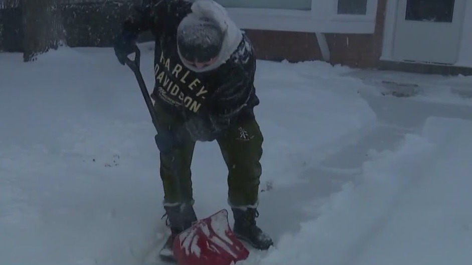 Cedarburg snow shovelers battle wind, erasing their progress