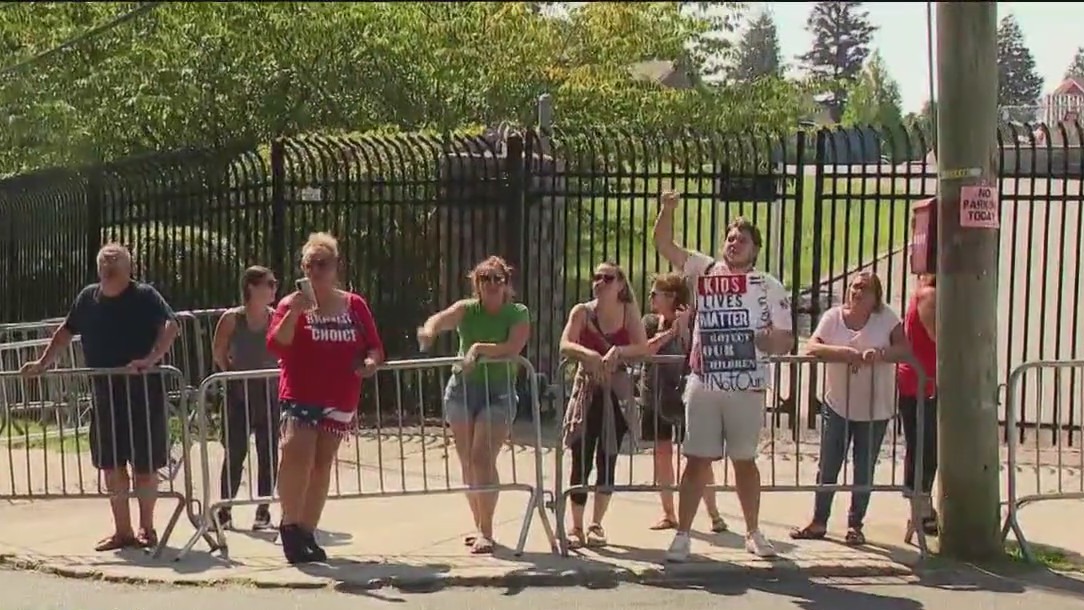 Dueling protests emerge over migrant shelter