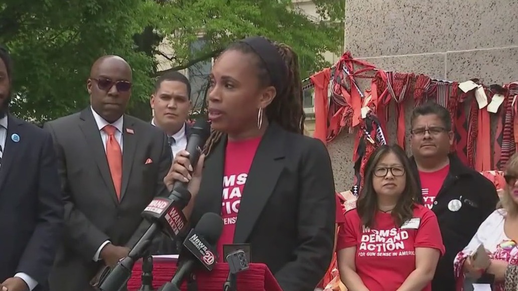 Chicago moms lead charge for gun safety in Springfield