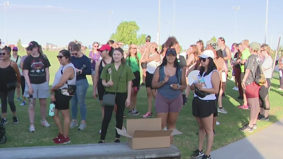 'City Girls Who Walk': Phoenix-area group organizes weekly hikes, walks for women