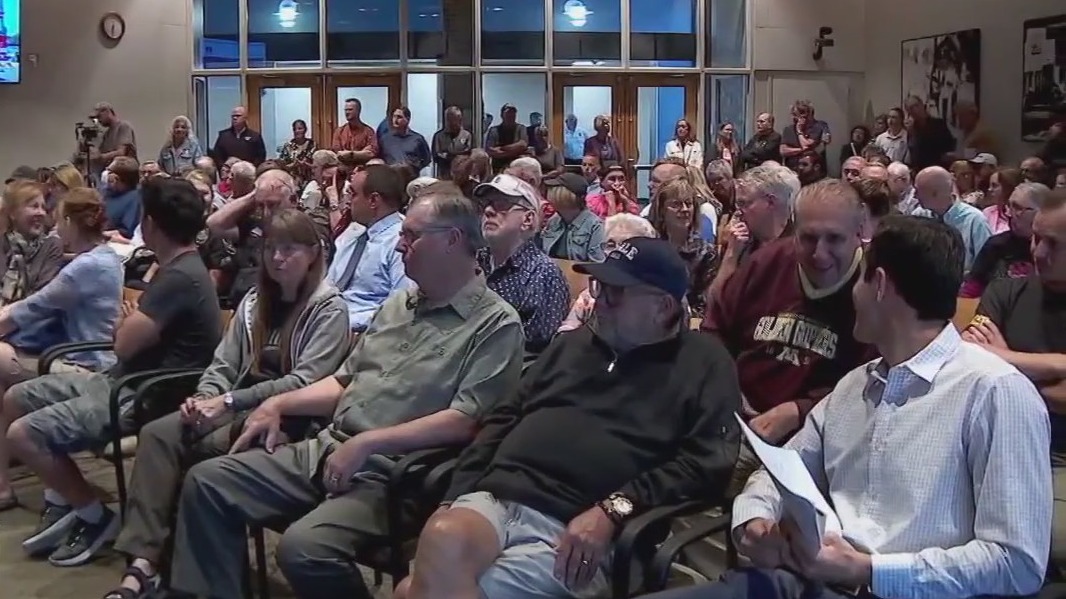 Minnetonka residents pack meeting after carjacking