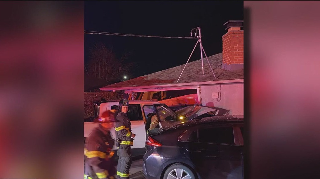 Car crashes into Pleasant Hill home, causing gas leak
