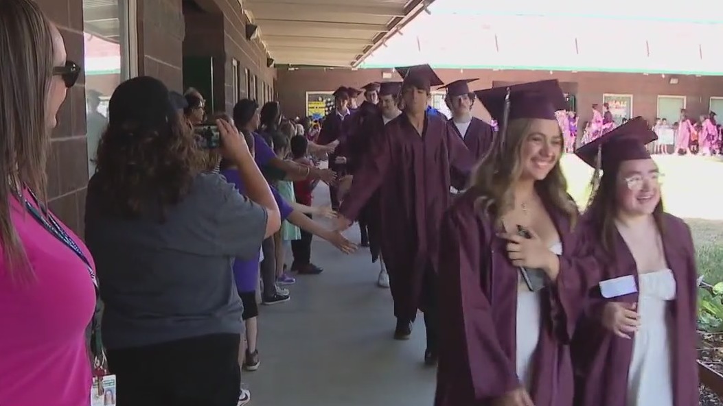 Graduating seniors reminisce on years at Glendale academy