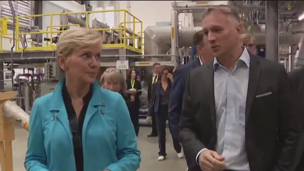 Energy Secretary Granholm visits SLAC Lab, celebrates advancements in tech for clean energy