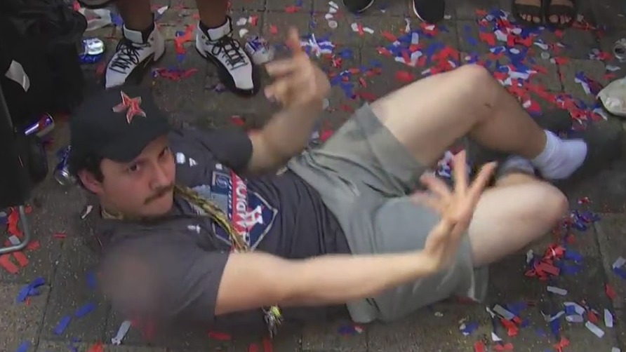 Overly excited Houston Astros fan closes out FOX 26's Parade of Champions broadcast