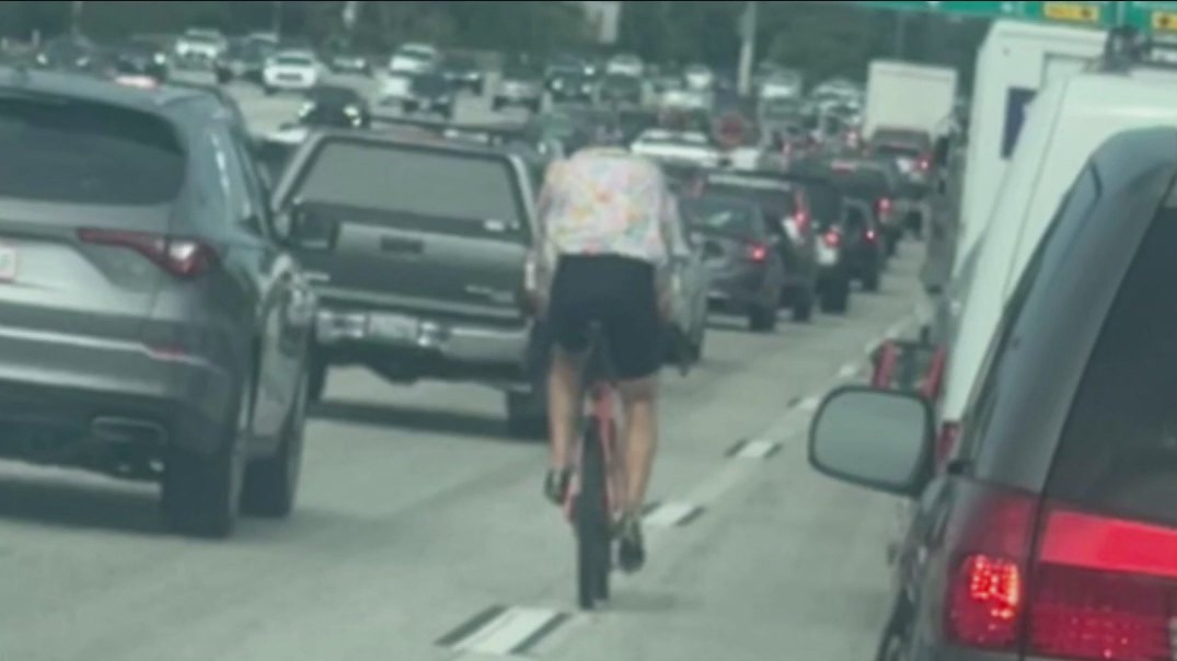 Cyclist beats 10 Fwy traffic in Santa Monica