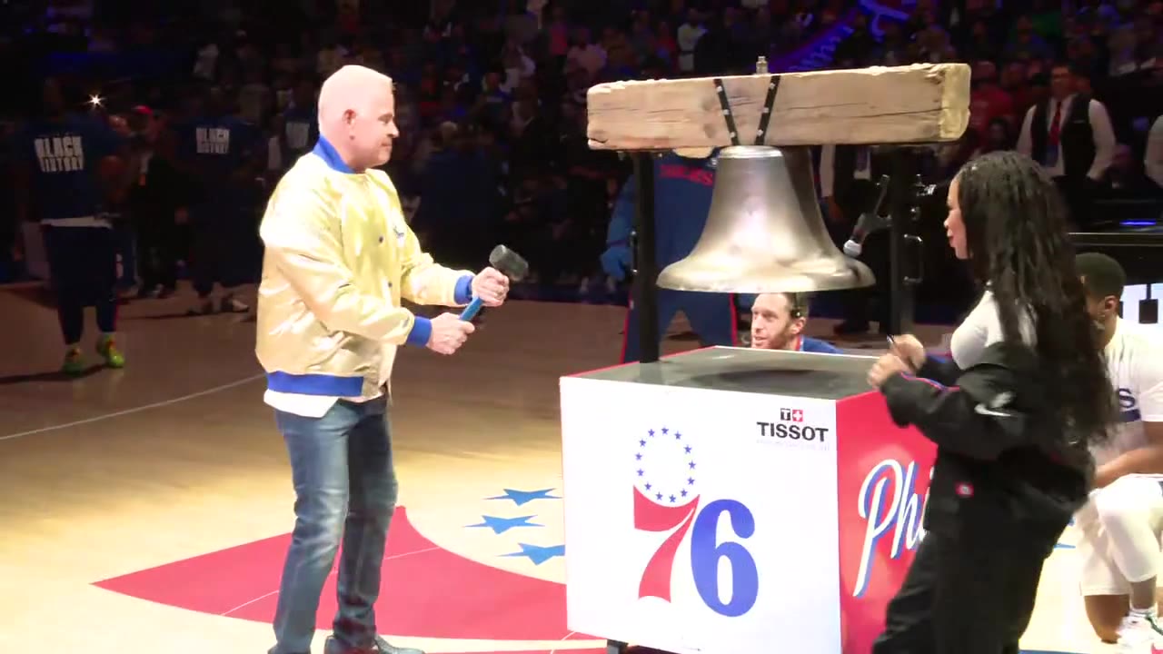 Mike Jerrick rings the 76ers bell