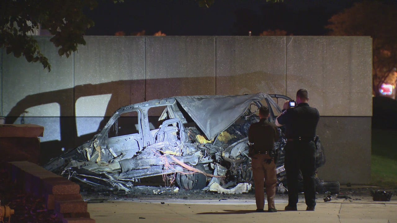 Driver dies after crashing into wall outside Macomb County court Driver dies after crashing into wall outside Macomb County court