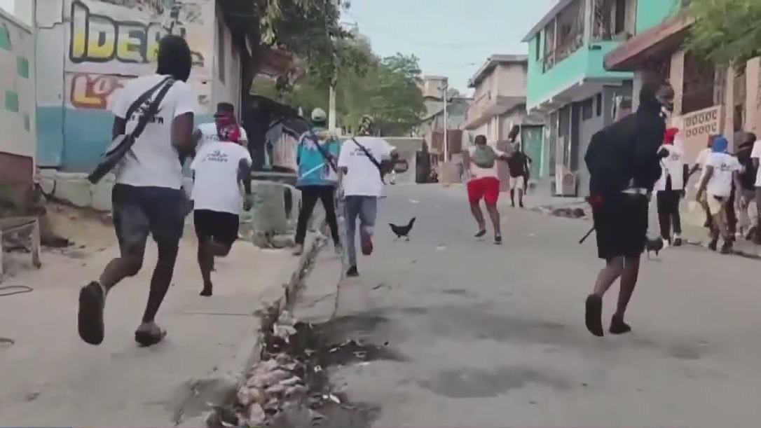 Americans struggle to get out of Haiti