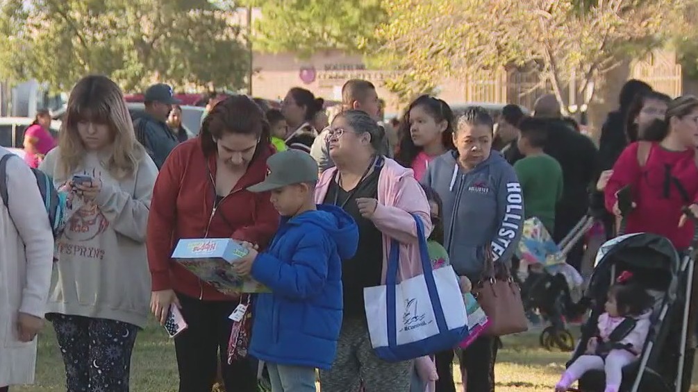 55th annual 'Angels of the Barrio' held in south Phoenix