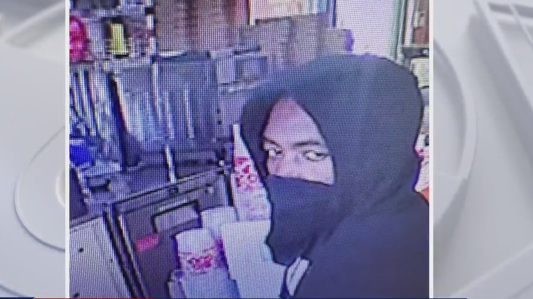 Armed robbery at Oakland 7-Eleven