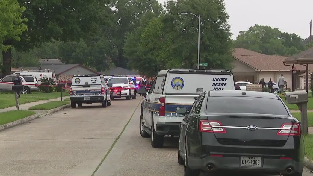 Harris County deputies shoot, kill suspect