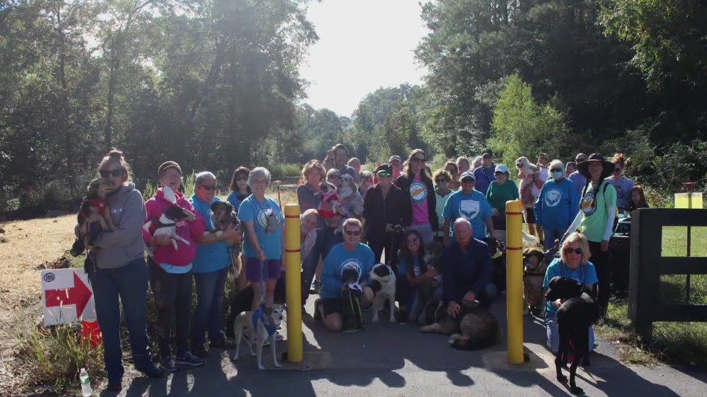 World's Largest Pet Walk supports therapy animals