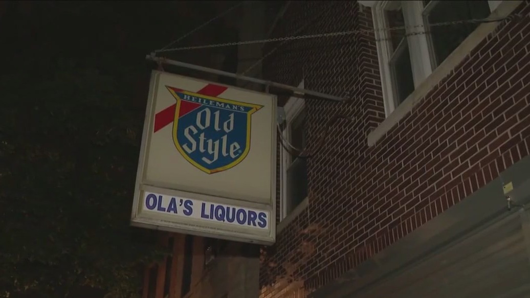 West Town liquor stores, bar held up at gunpoint overnight
