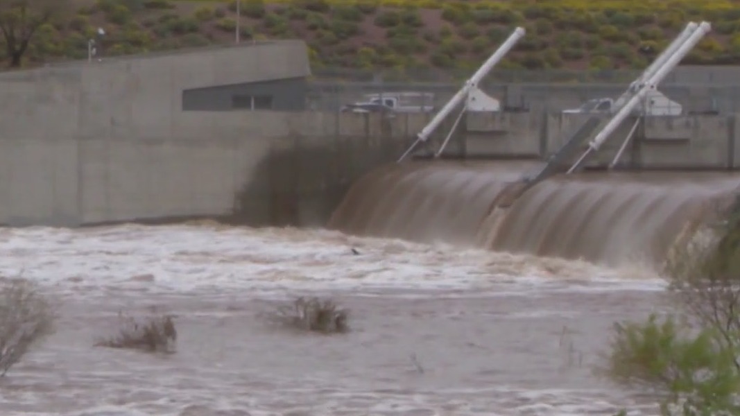 Tempe Town Lake temporarily closed due to runoff from storms, SRP water release