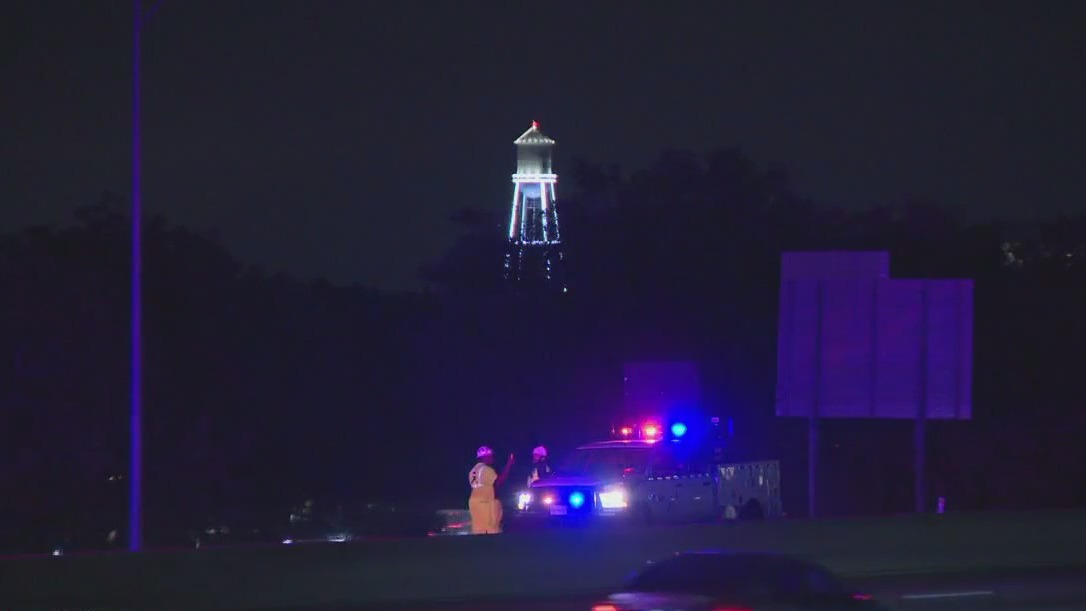 1 Dead I 35 Shut Down After Pedestrian Hit FOX 7 Austin 1 Dead I 35 Shut Down After Pedestrian Hit FOX 7 Austin