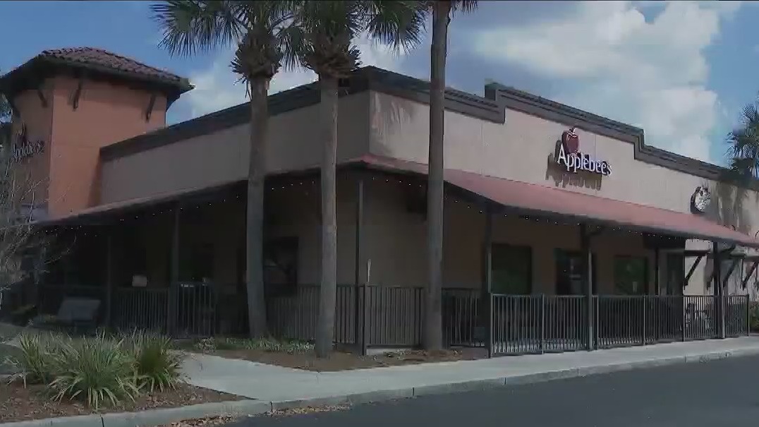 Florida Applebee's customer shoots, kills man inside restaurant, police say