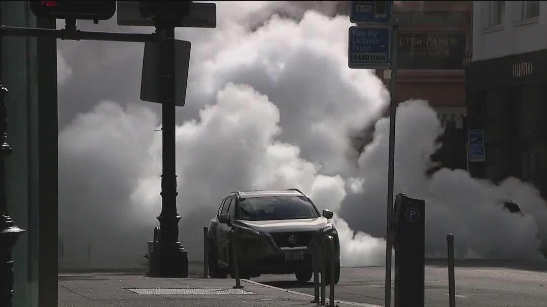 Steam billows in downtown San Francisco after water main break