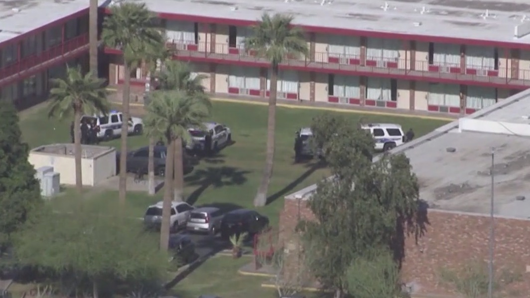 Suspect sought in north Phoenix motel shooting