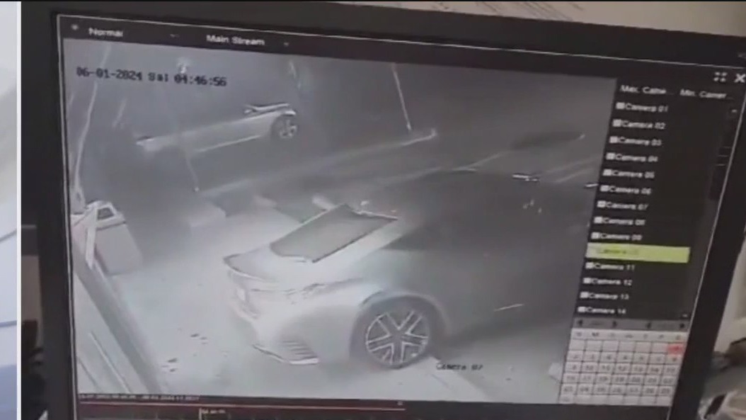 Video: Car rams into Oakland 7-Eleven