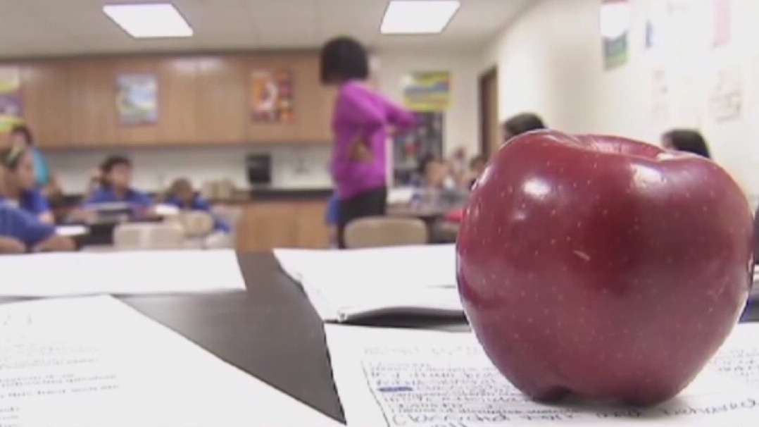 AZ school districts filling vacant teaching slots