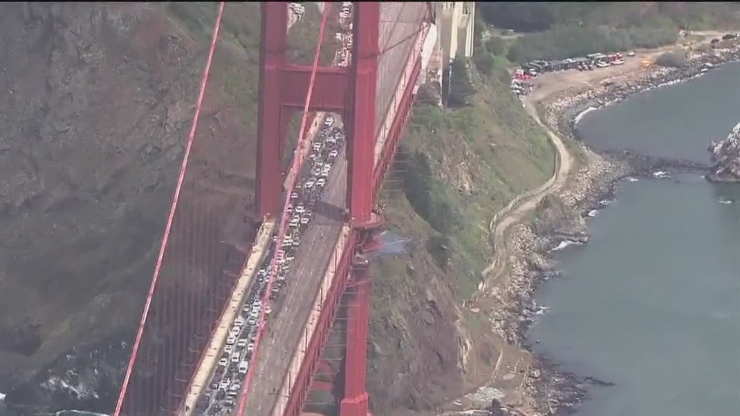 Protesters block part of I-880 in Oakland, Golden Gate Bridge