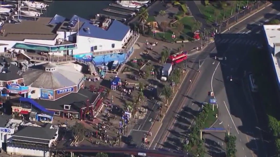 Giant Ferris wheel moves to Fisherman's Wharf