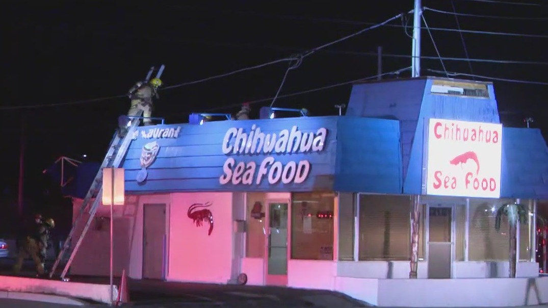 Fire breaks out at Phoenix seafood restaurant