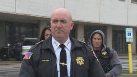 Police provide update on security guard shot at suburban mall
