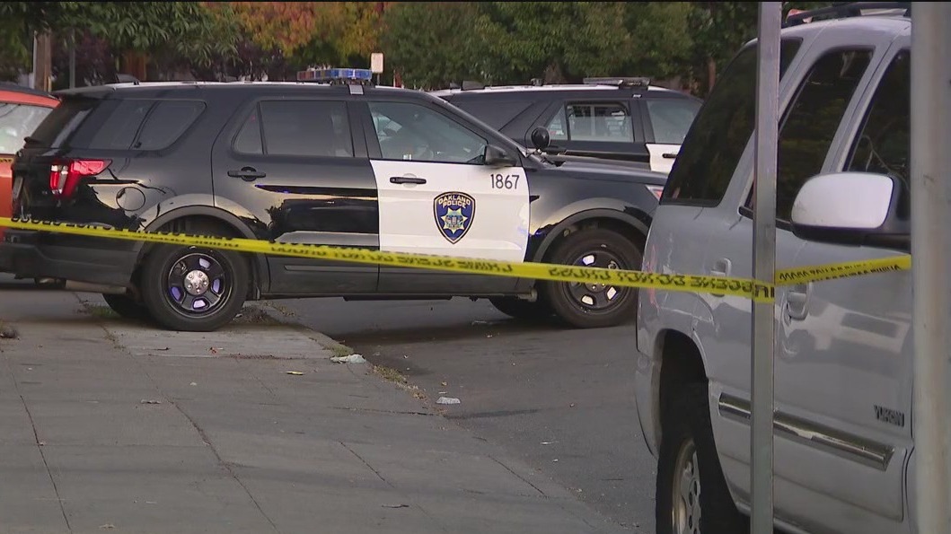 Man shot in broad daylight, dies in Oakland apartment parking lot