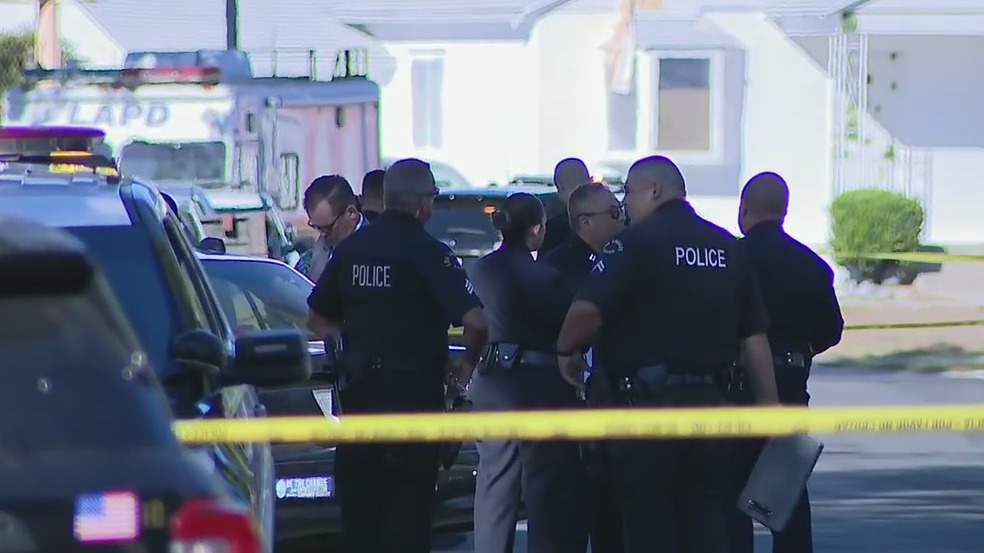 Deadly robbery, shooting in Encino