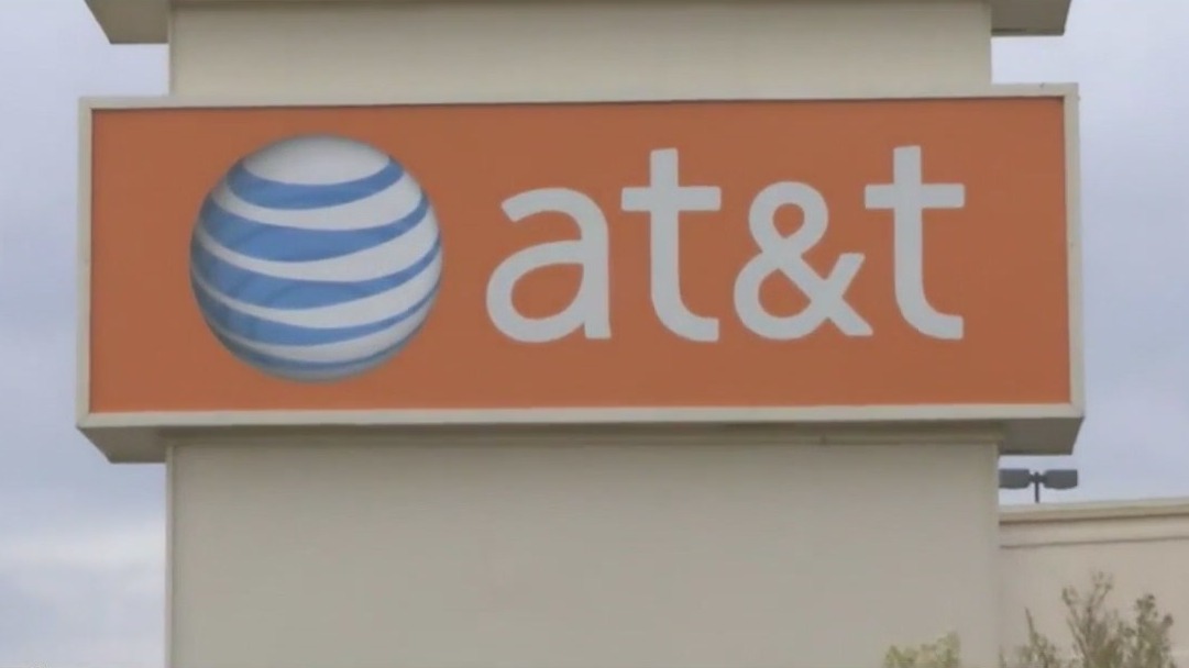 AT&T offers credit for massive outage
