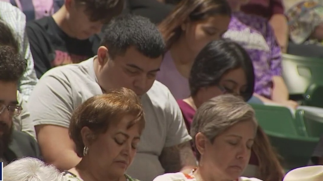 Uvalde community gathers to mourn, show respect for school shooting victims