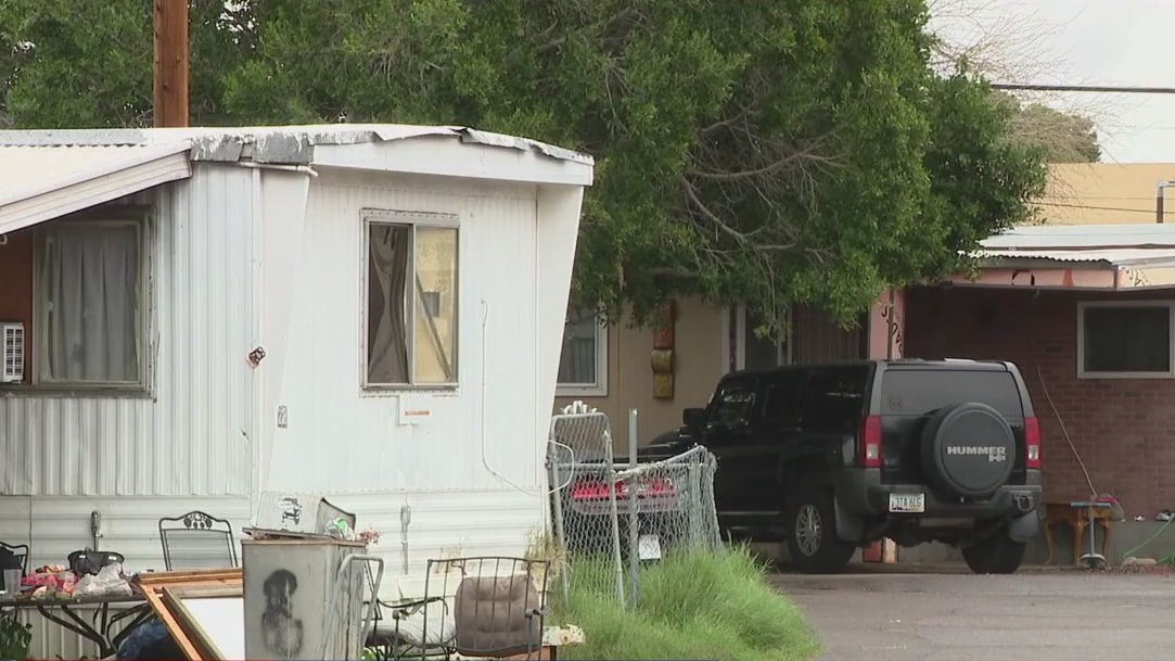Phoenix city officials trying to help residents facing displacement from mobile home parks
