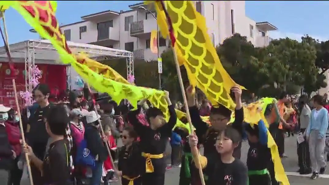 Oakland Chinatown celebrates Lunar New Year with parade