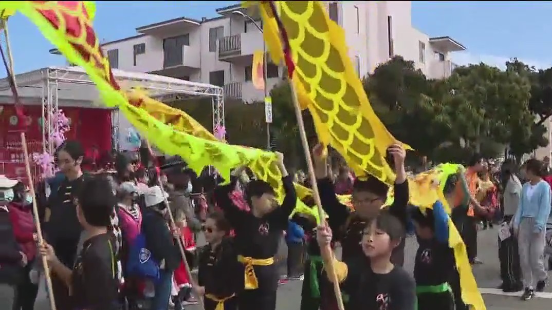 Oakland Chinatown celebrates Lunar New Year with parade