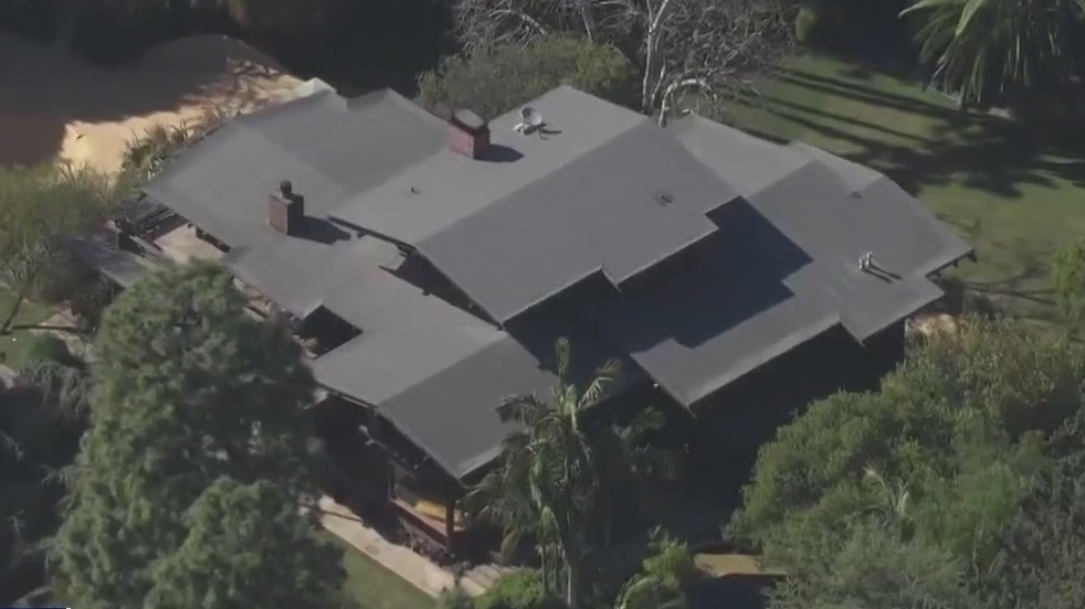 Brad Pitt reportedly sells LA mansion