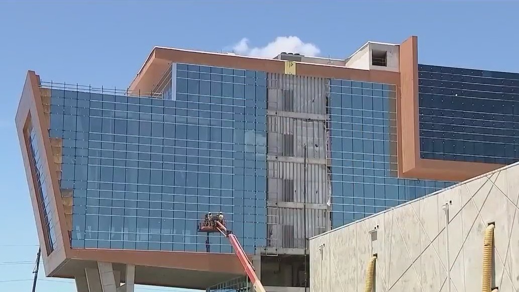 Large data center rising near I4