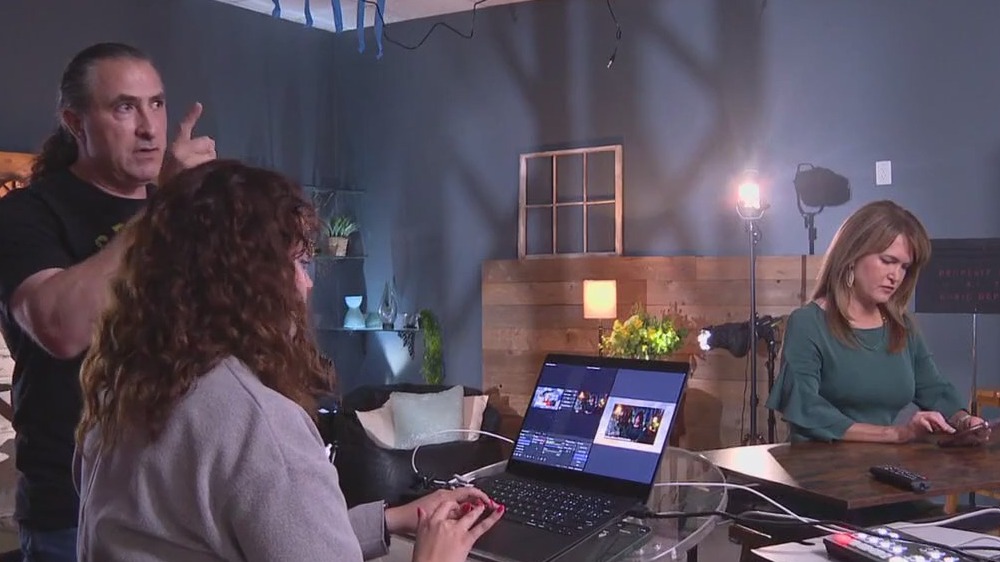 Lunch for the Soul livestream: FOX 26 interns help create set