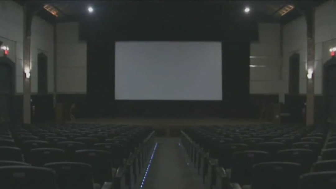 Regal Cinemas closing more theaters in Chicago area