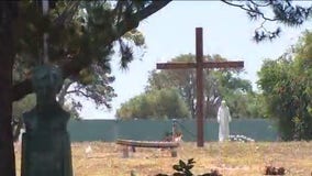 Cemetery closes without notice
