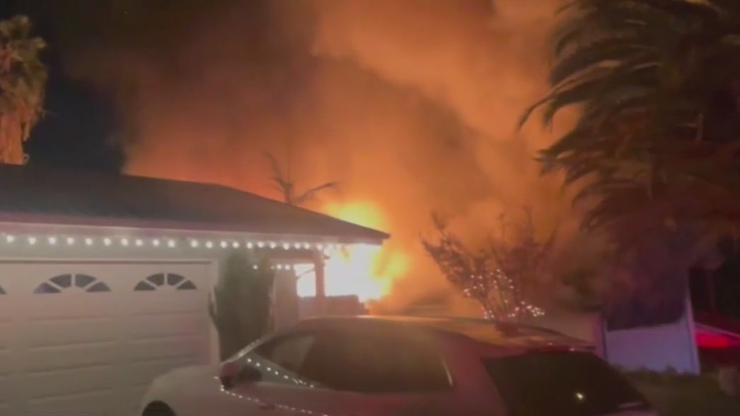 House fire breaks out in Mission Viejo