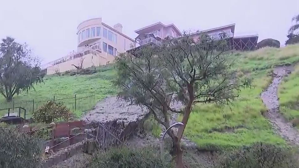 Mudslides form in Baldwin Hills Estates