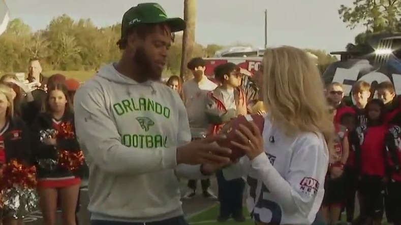 XFL's Orlando Guardians show Amy how to throw a spiral