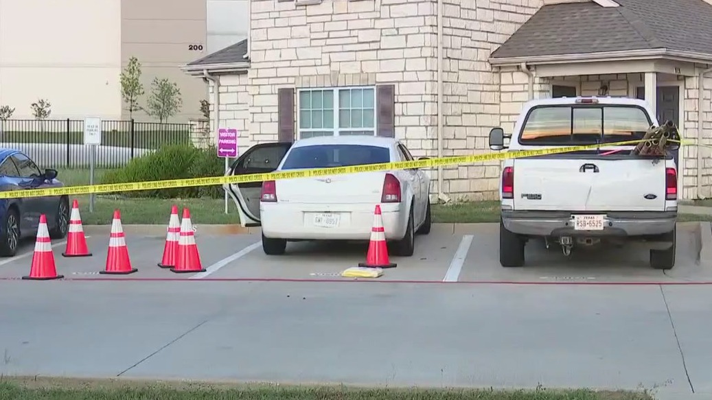 Family of 5 shot in Sunnyvale, suspects sought