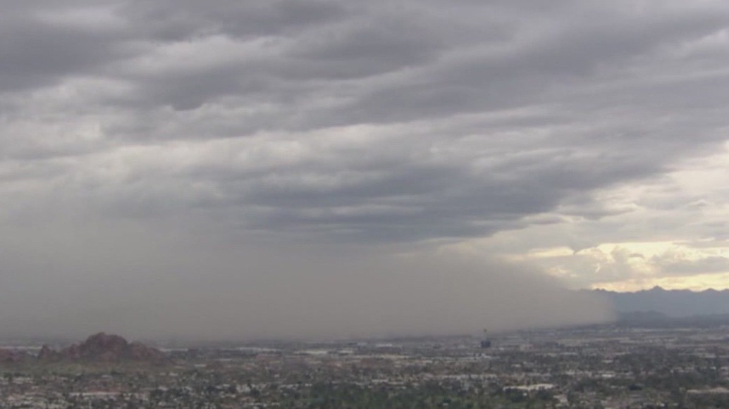 Winter dust storm moves through Phoenix