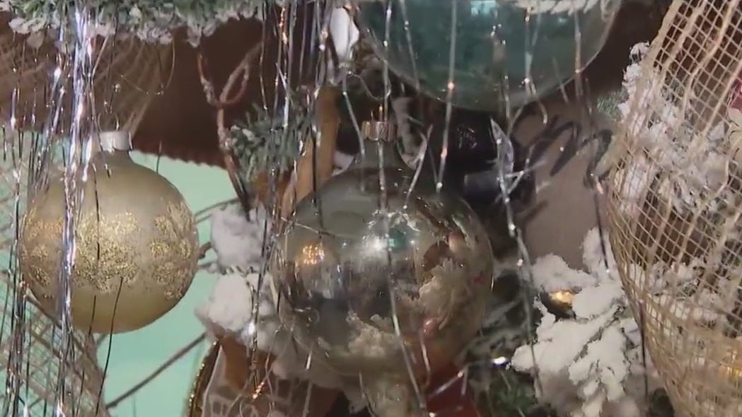 Cool House: Gilbert home decorated for Christmas